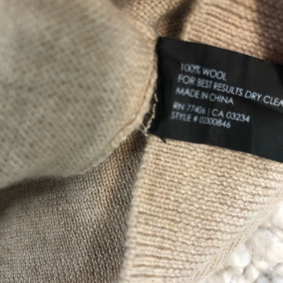 CLUB Monaco 100% Wool Camel V Neck Pullover Sweater large - Picture 4 of 5